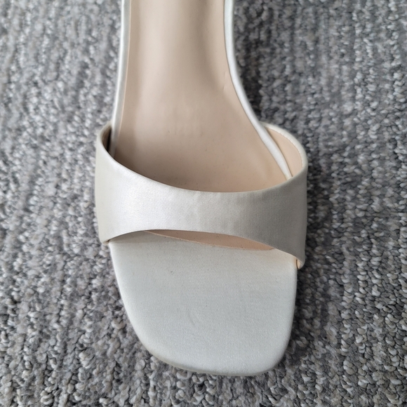 NEW Lulu's Soline Satin Slingback Low Kitten Heel Sandals, Size 8.5, Color White - Picture 6 of 11